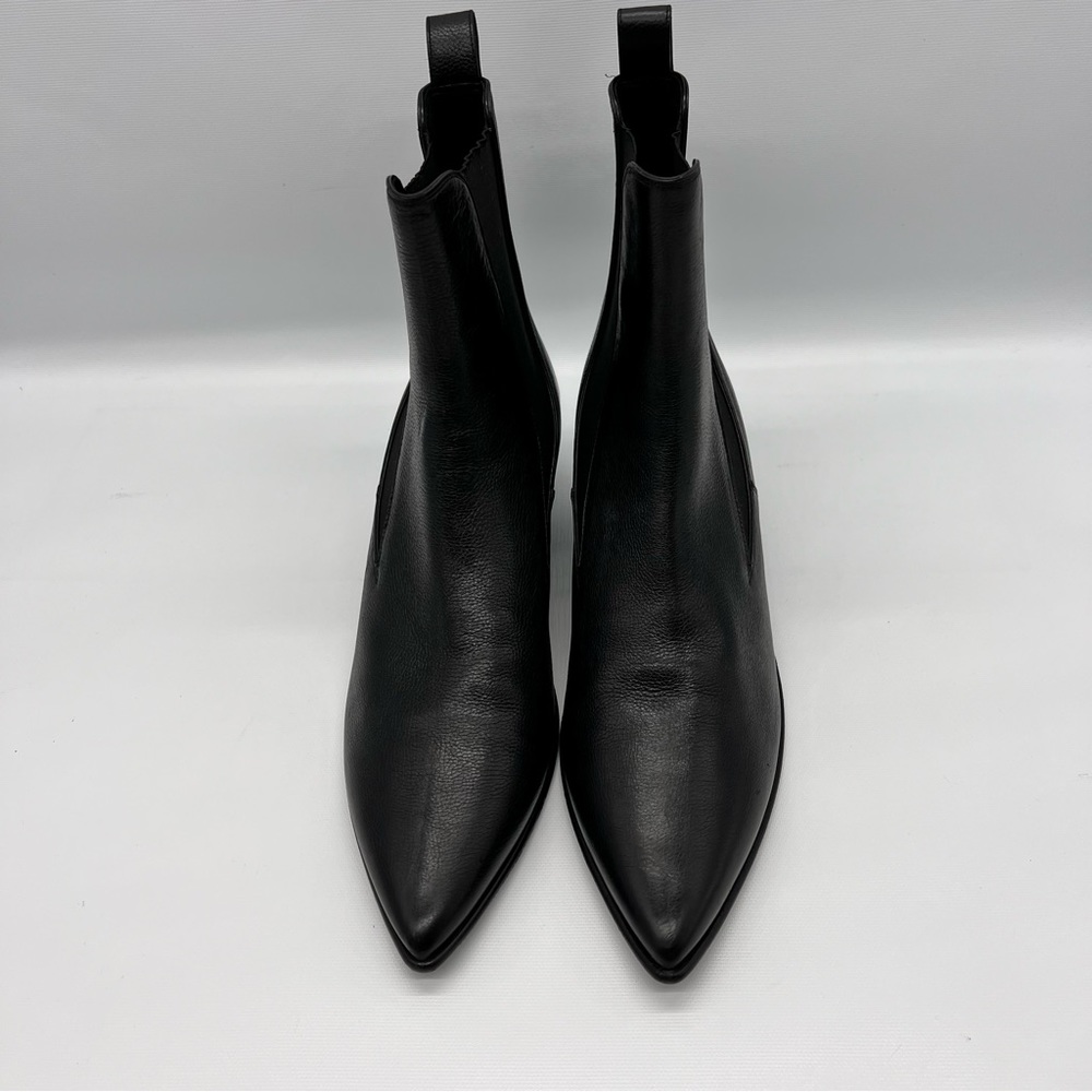 Saint Laurent
Banana Leather Boots - Picture 2 of 9